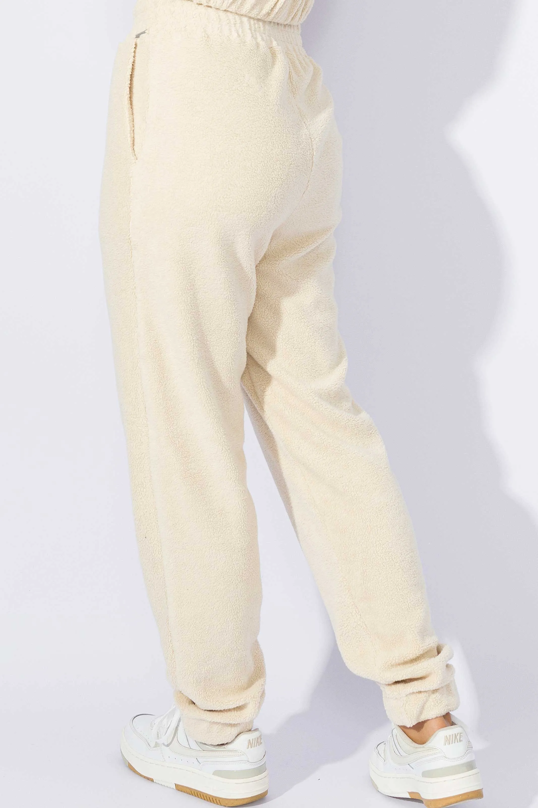 Calça Jogger Peluciada com Bolso Bege