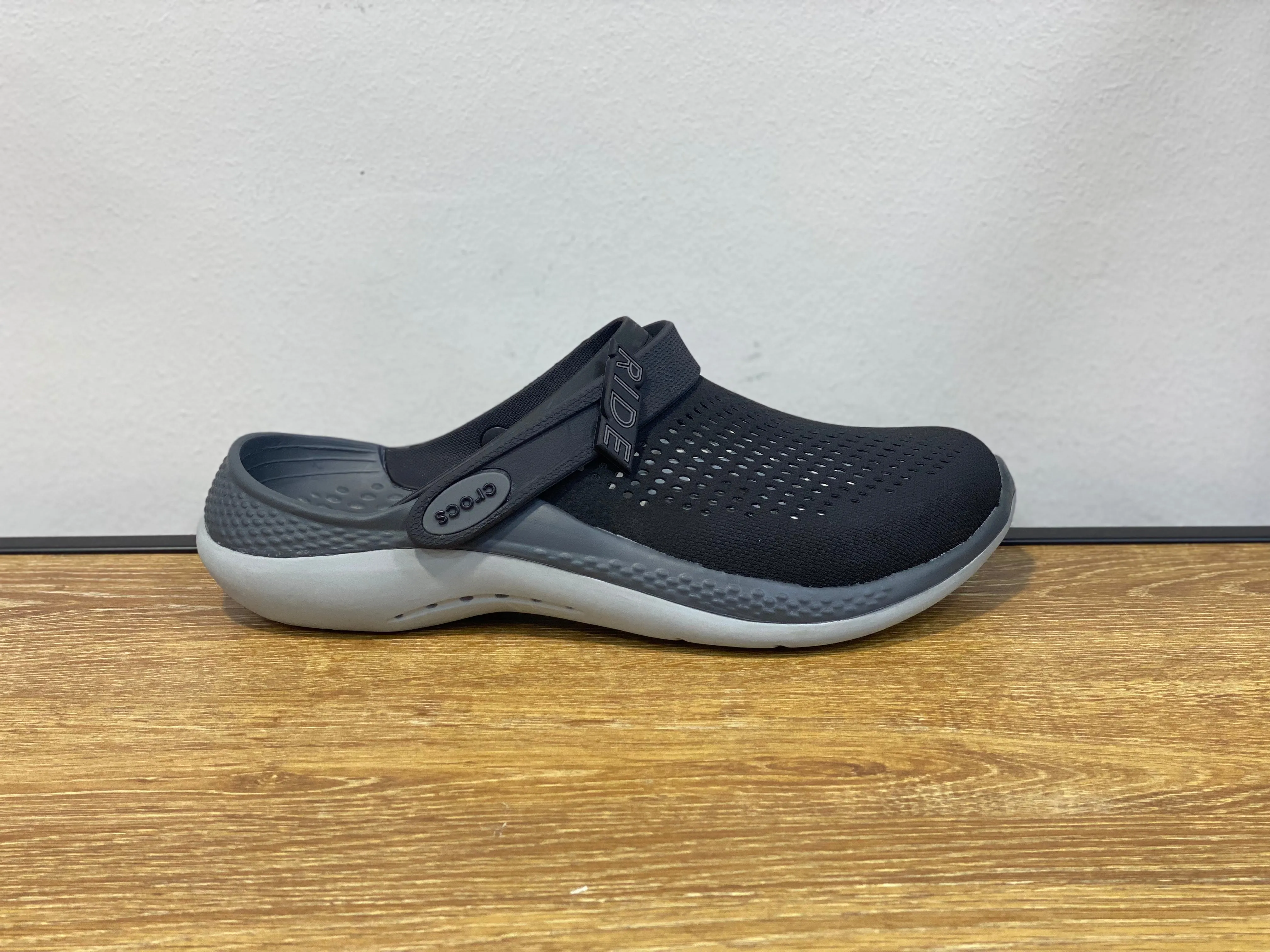 CROCS LITERIDE 360 CLOG noir et gris