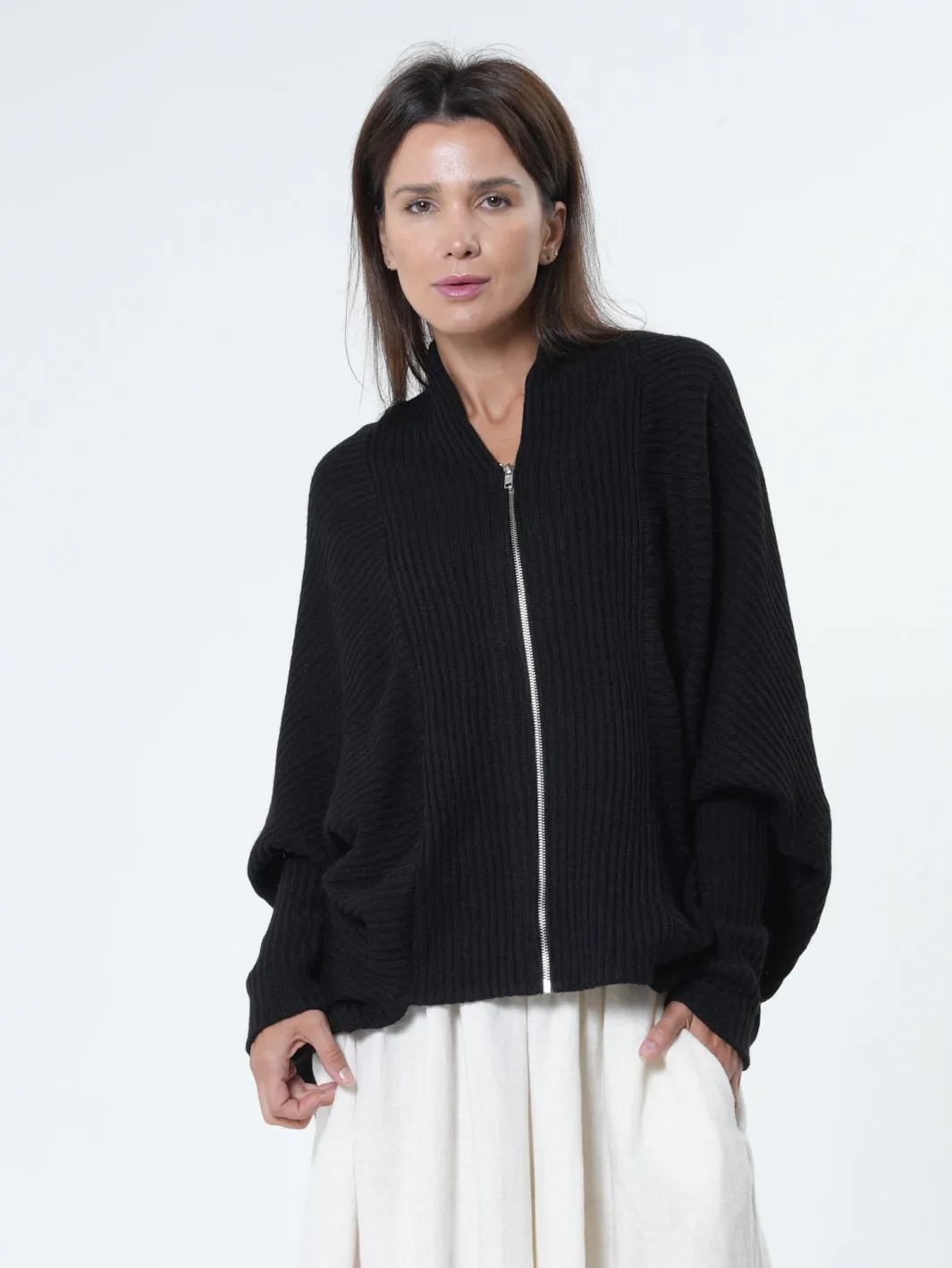 Extravagant Cardigan With Front Zipper In Black