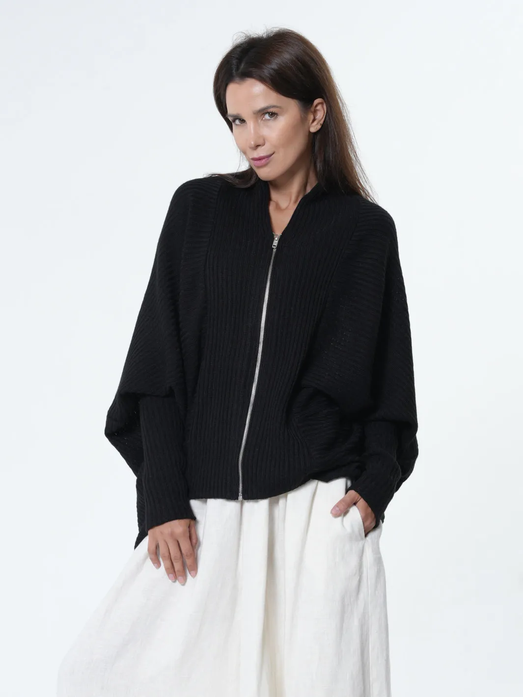 Extravagant Cardigan With Front Zipper In Black