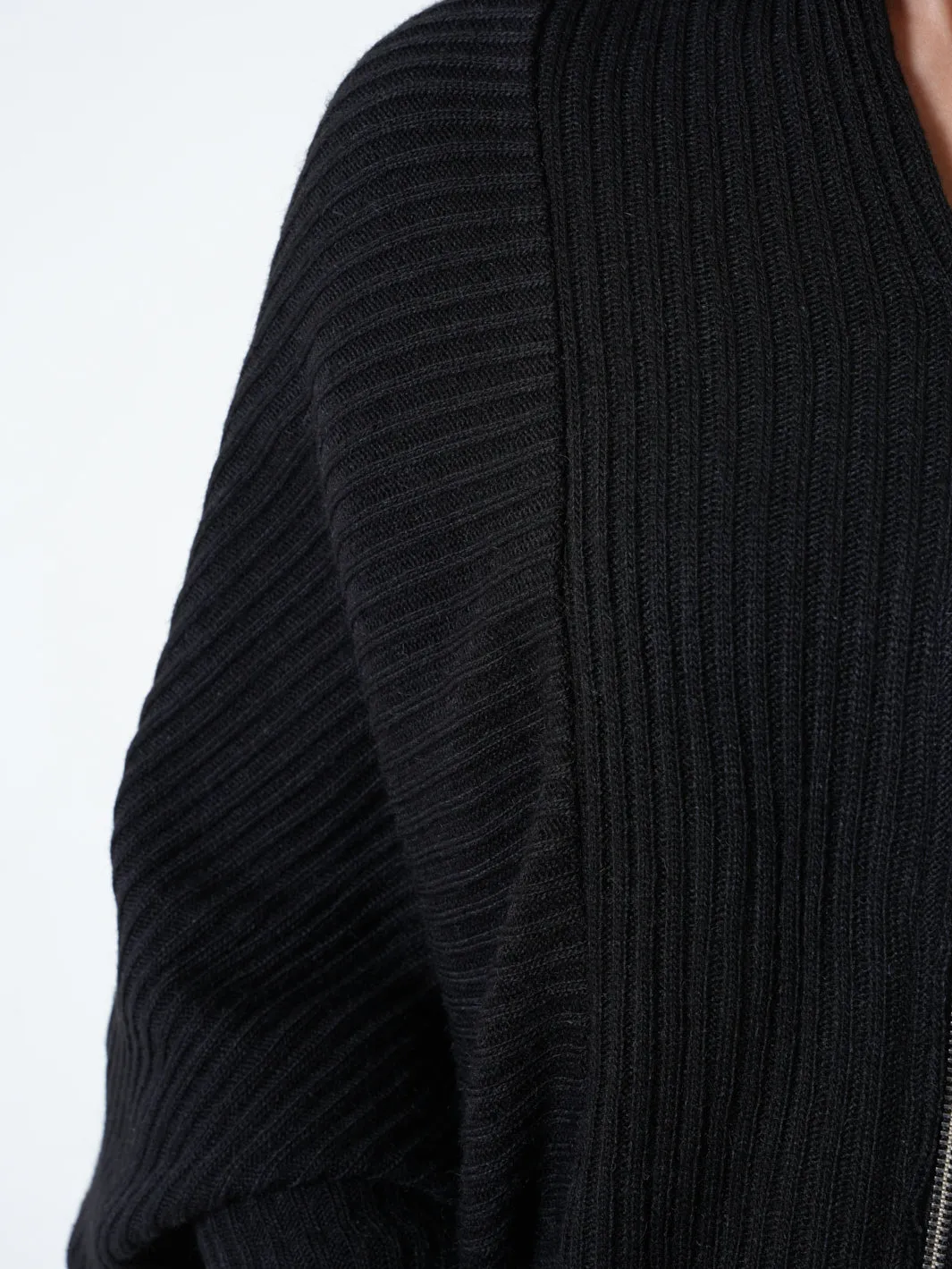 Extravagant Cardigan With Front Zipper In Black