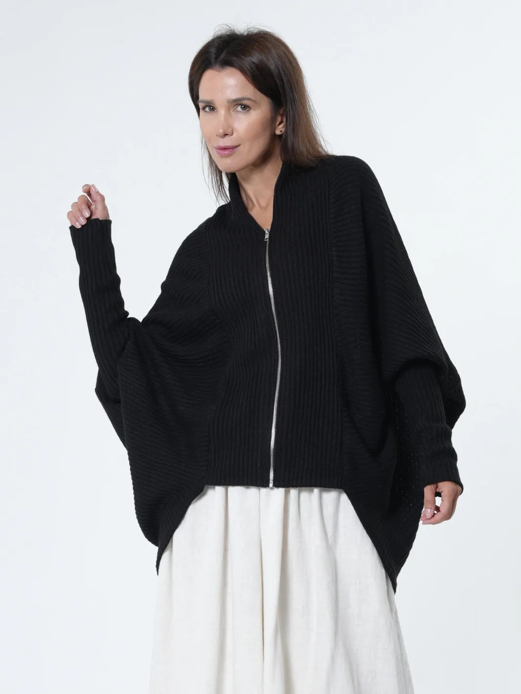 Extravagant Cardigan With Front Zipper In Black