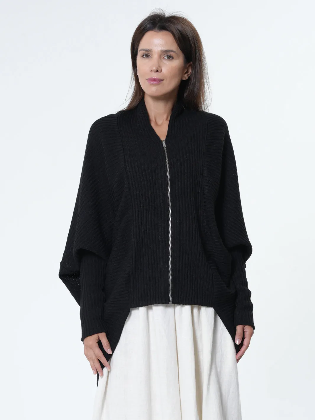 Extravagant Cardigan With Front Zipper In Black