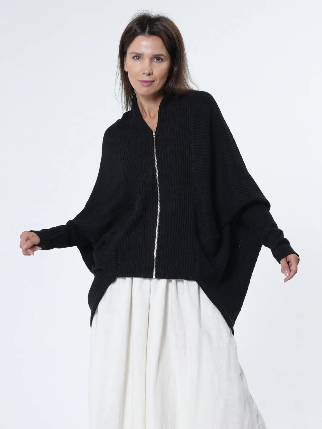 Extravagant Cardigan With Front Zipper In Black