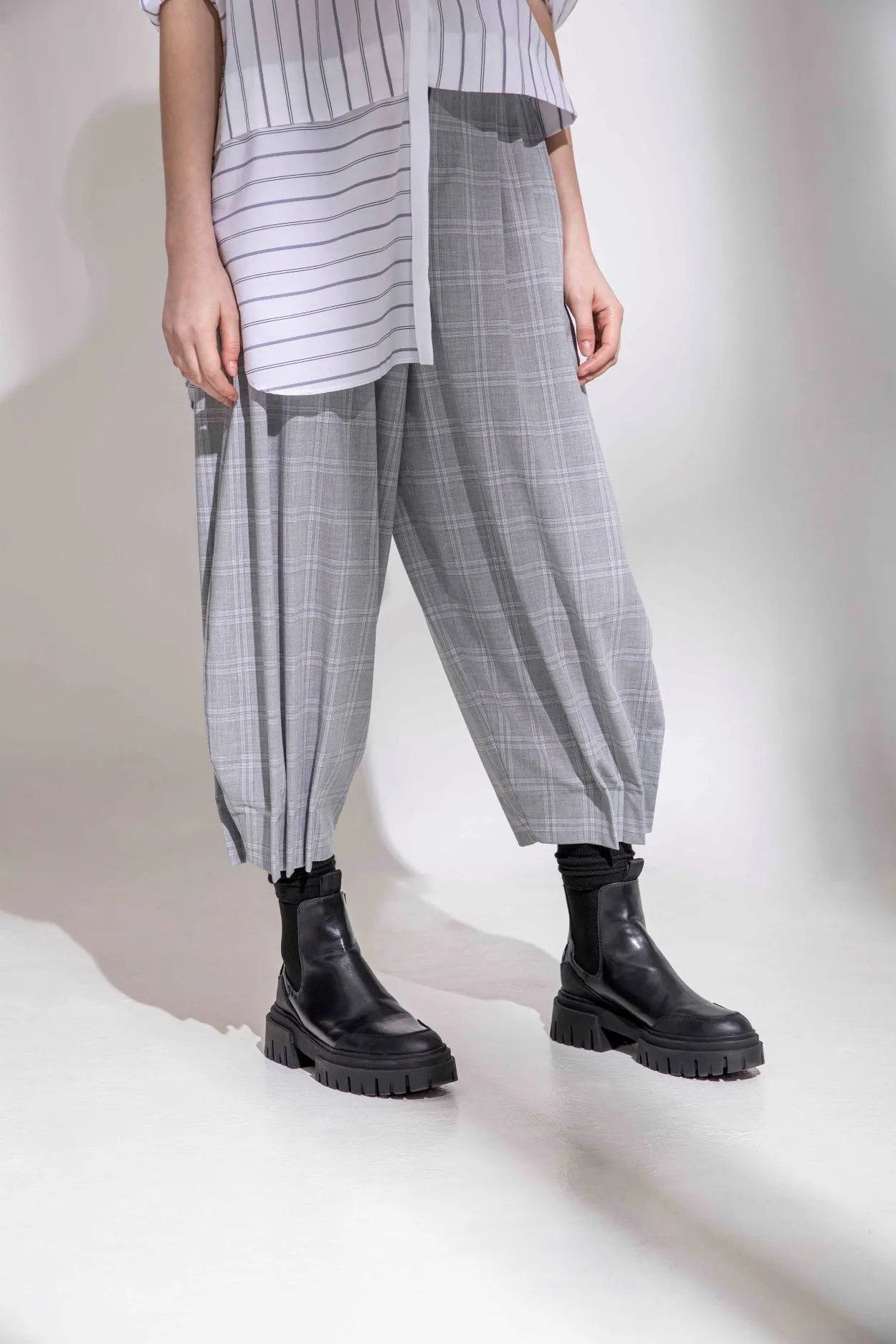 Folded Hem & Waist Check Baggy Pants