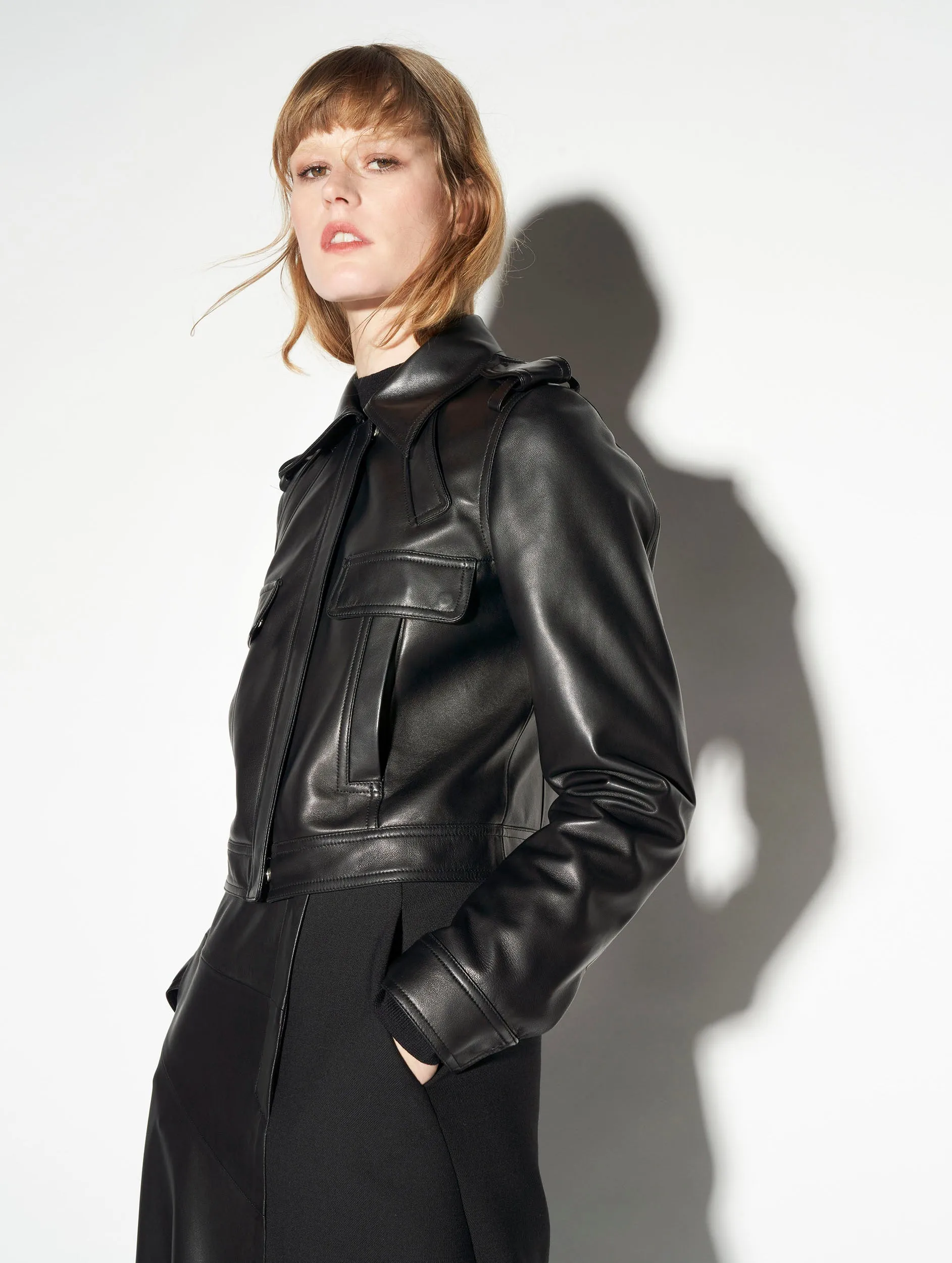 Short black plongé leather jacket