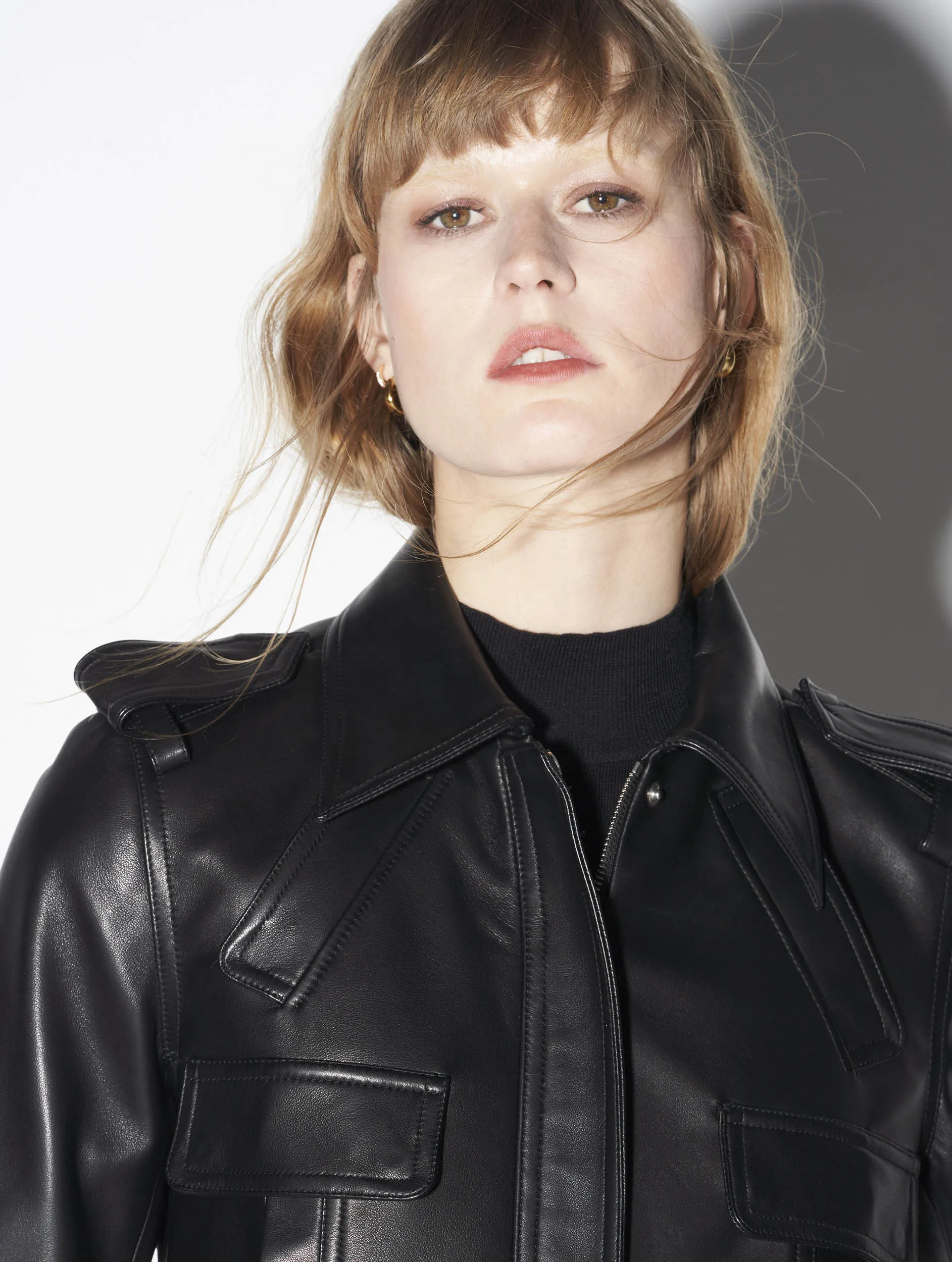 Short black plongé leather jacket