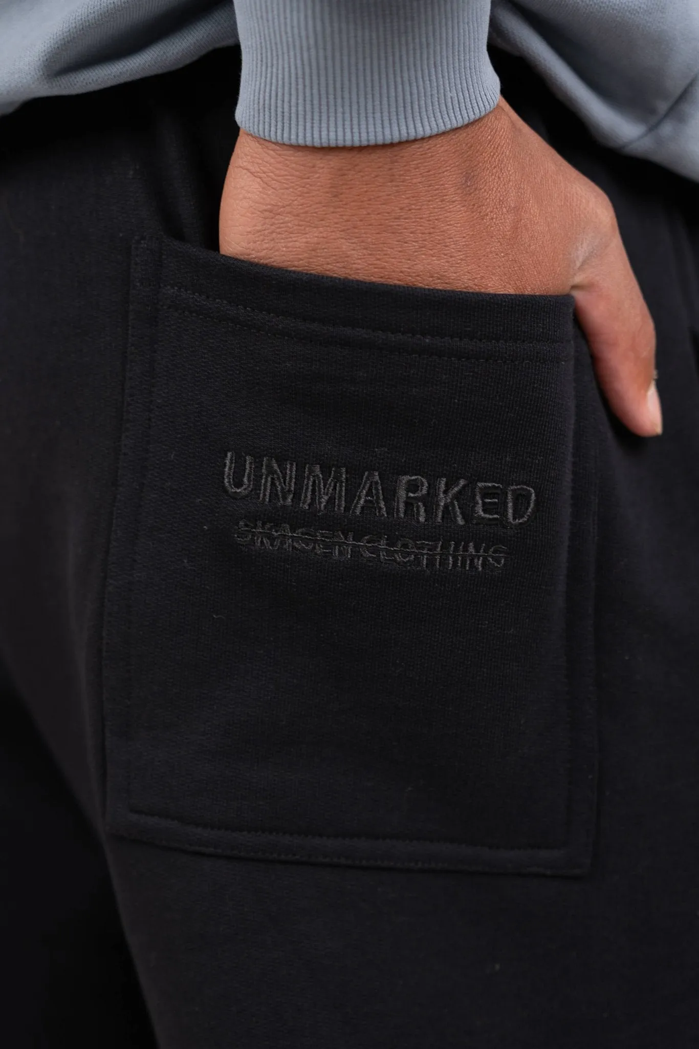 UNMARKED Sweatpants Black